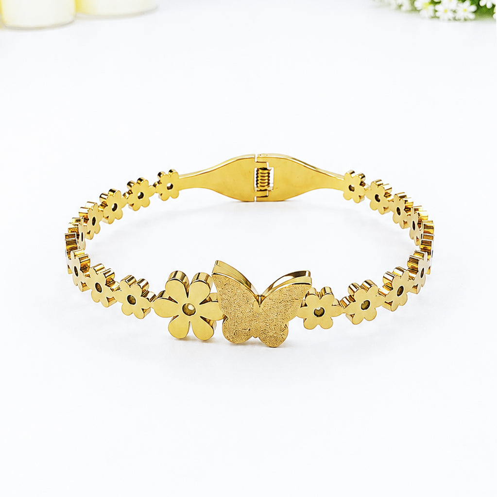Gold-plated bracelet featuring small daisies and a central butterfly charm