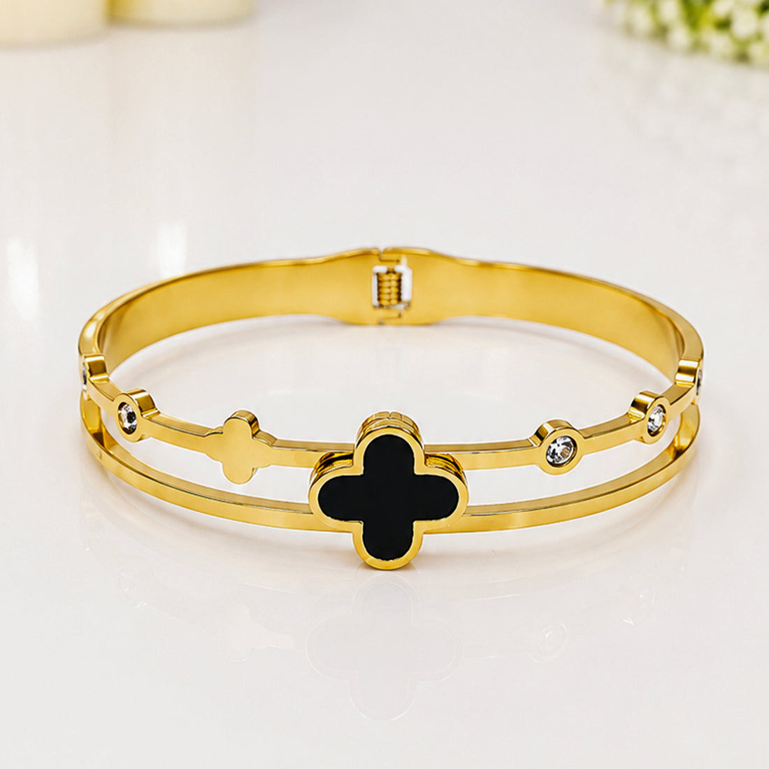 Noir Clover Crystal Bracelet
