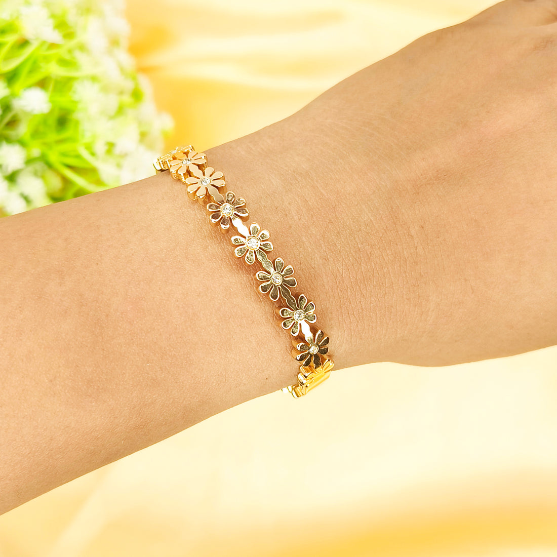 Daisy Bloom Crystal Bracelet