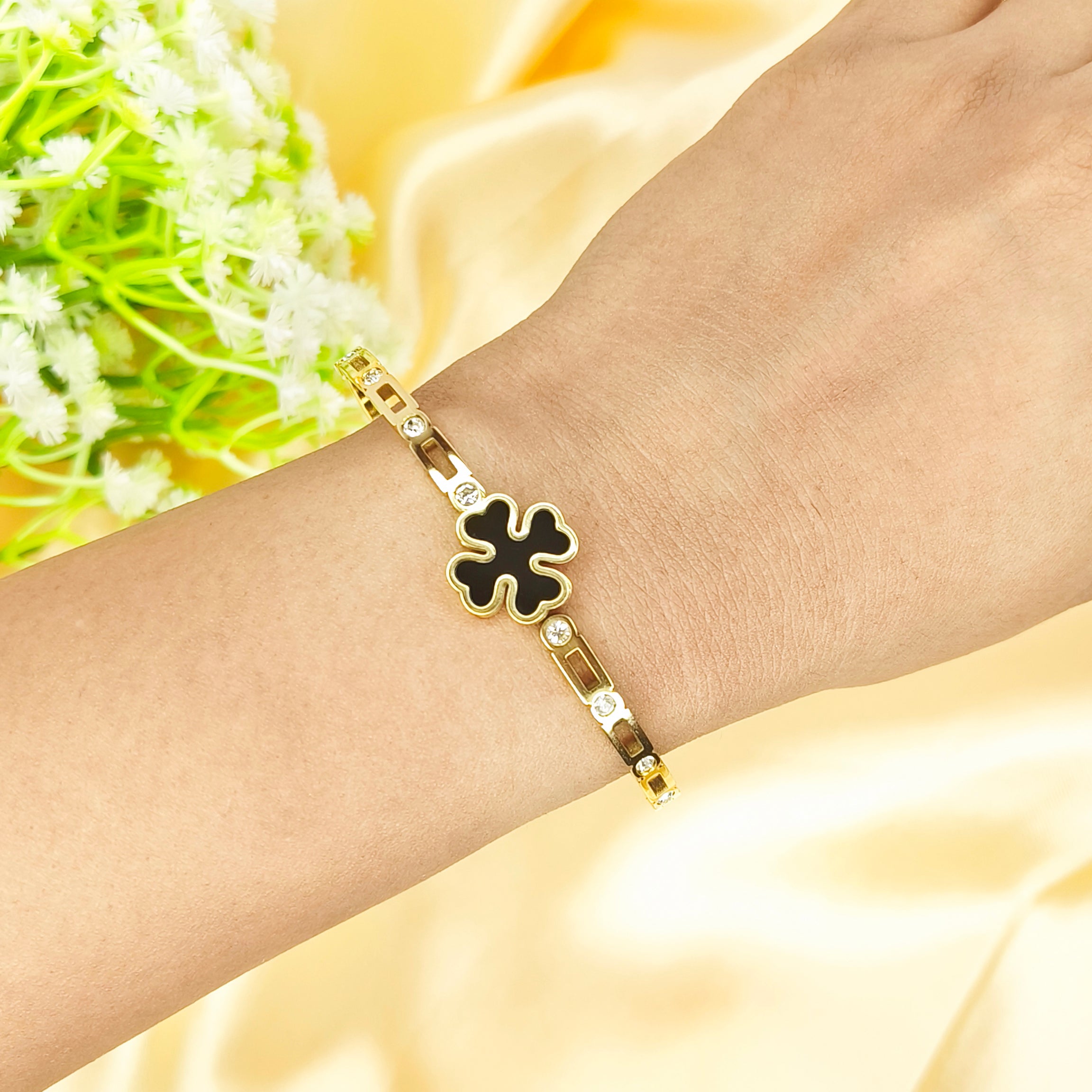 Fortune Clover Crystal Bracelet