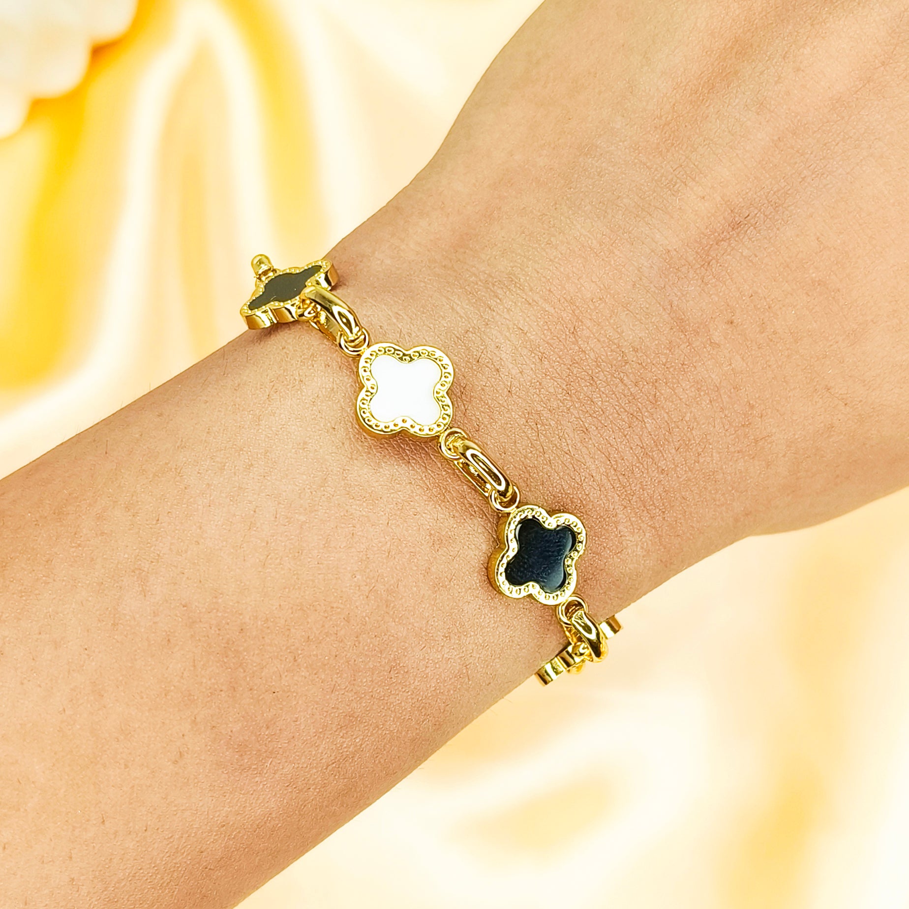 Black & White Clover Link Chain Bracelet