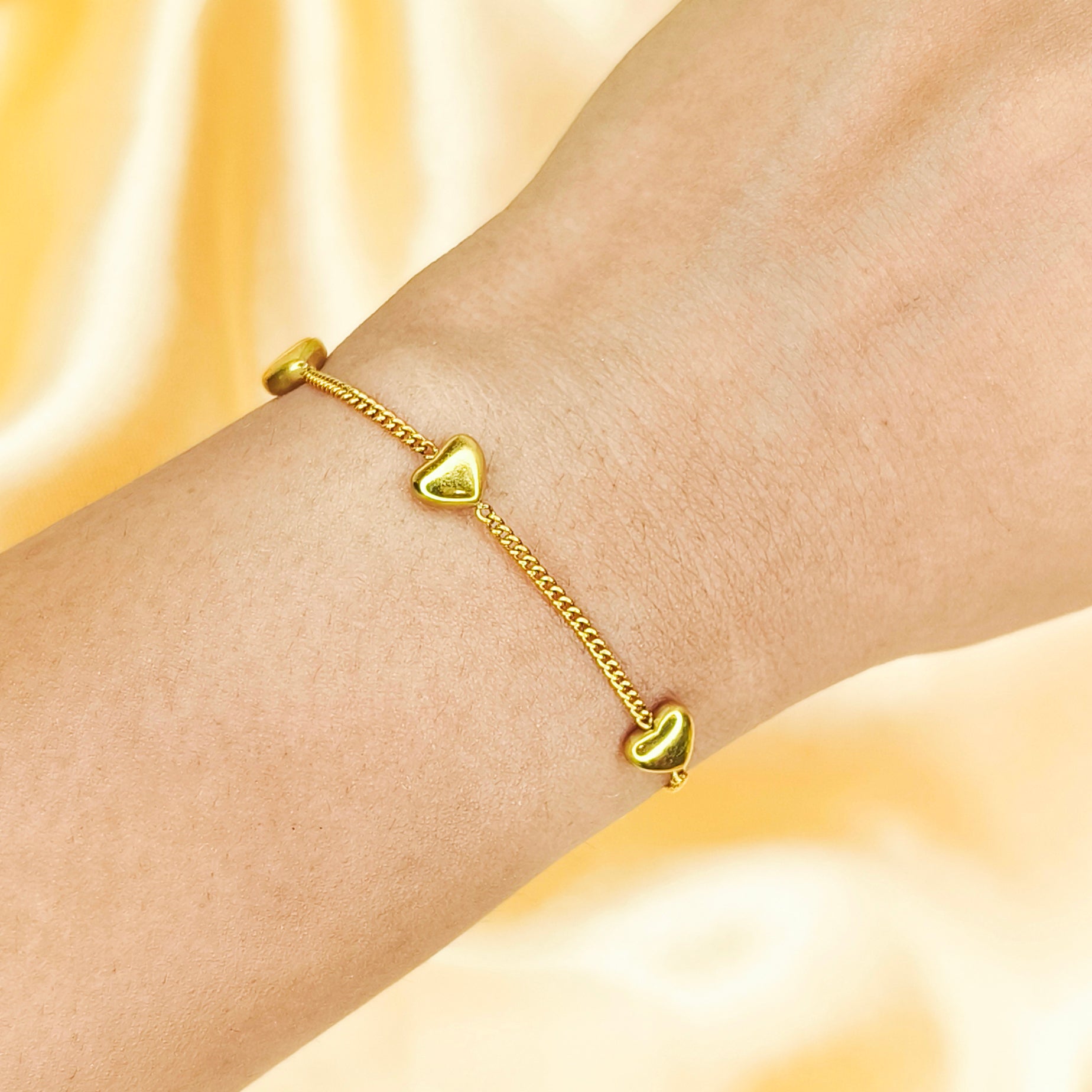 Golden Heart Charm Chain Bracelet