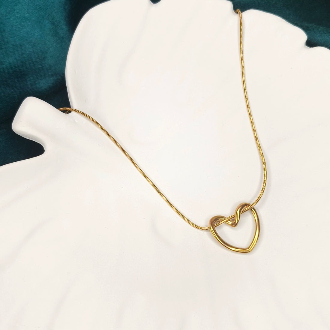 Minimal Heart Loop Necklace