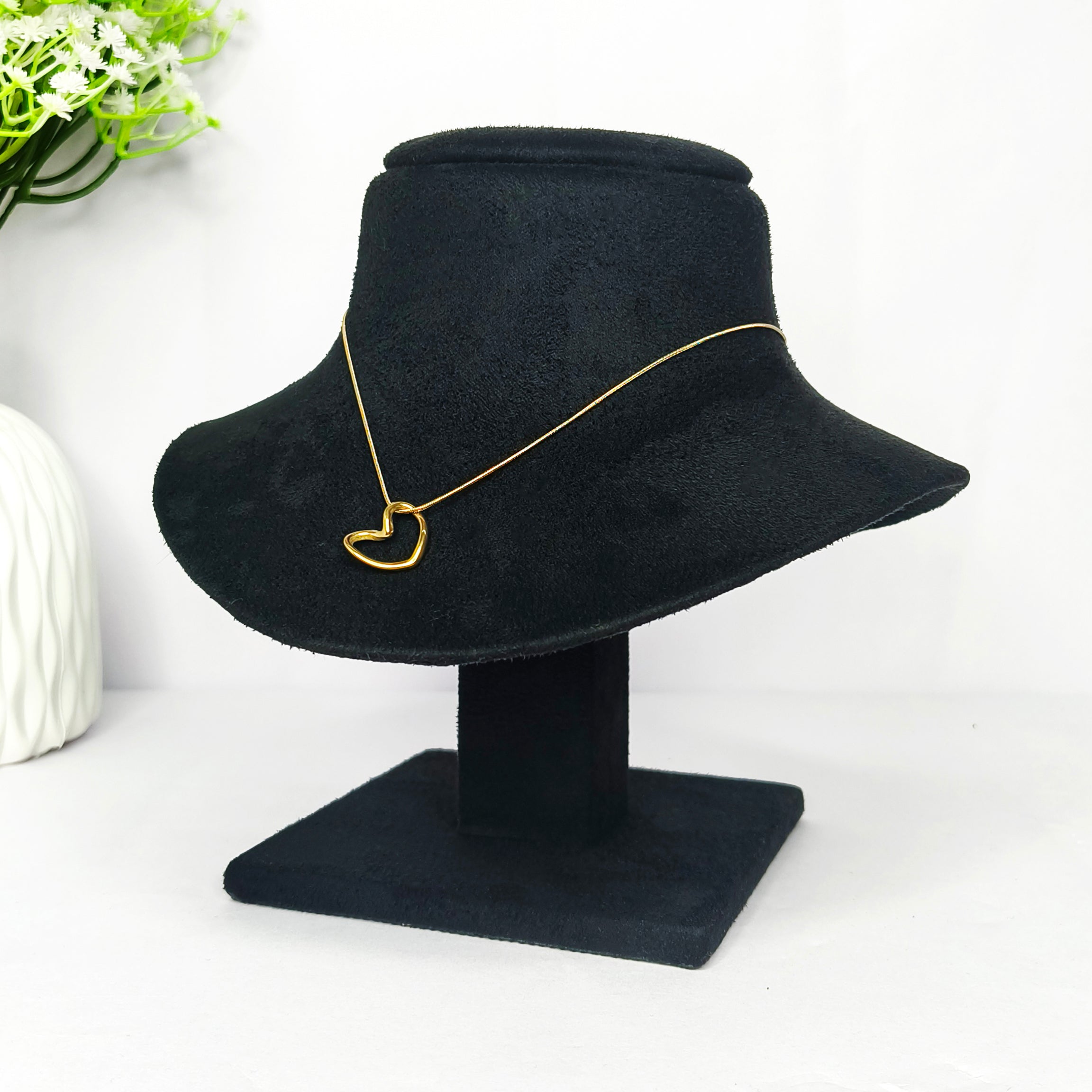 Minimal Heart Loop Necklace