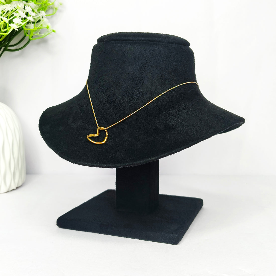 Minimal Heart Loop Necklace