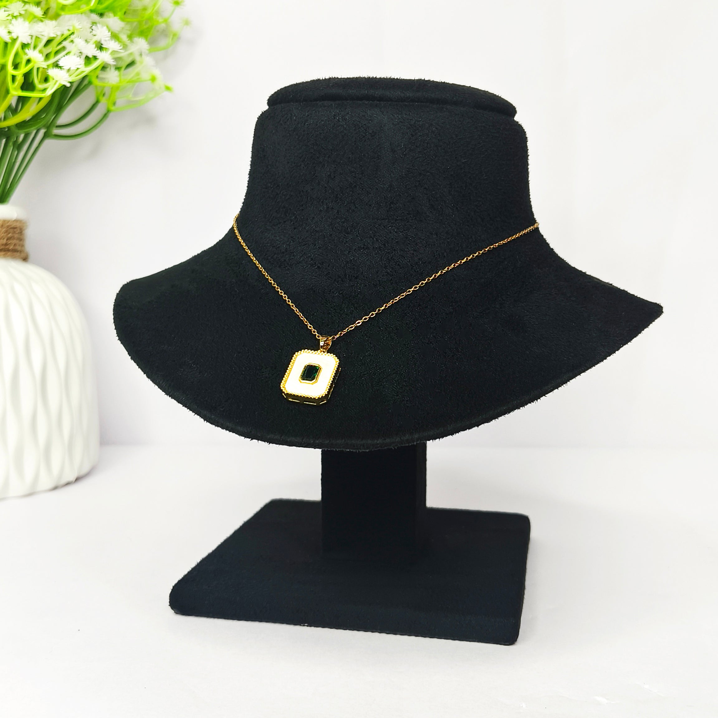 Royal Emerald Frame Necklace