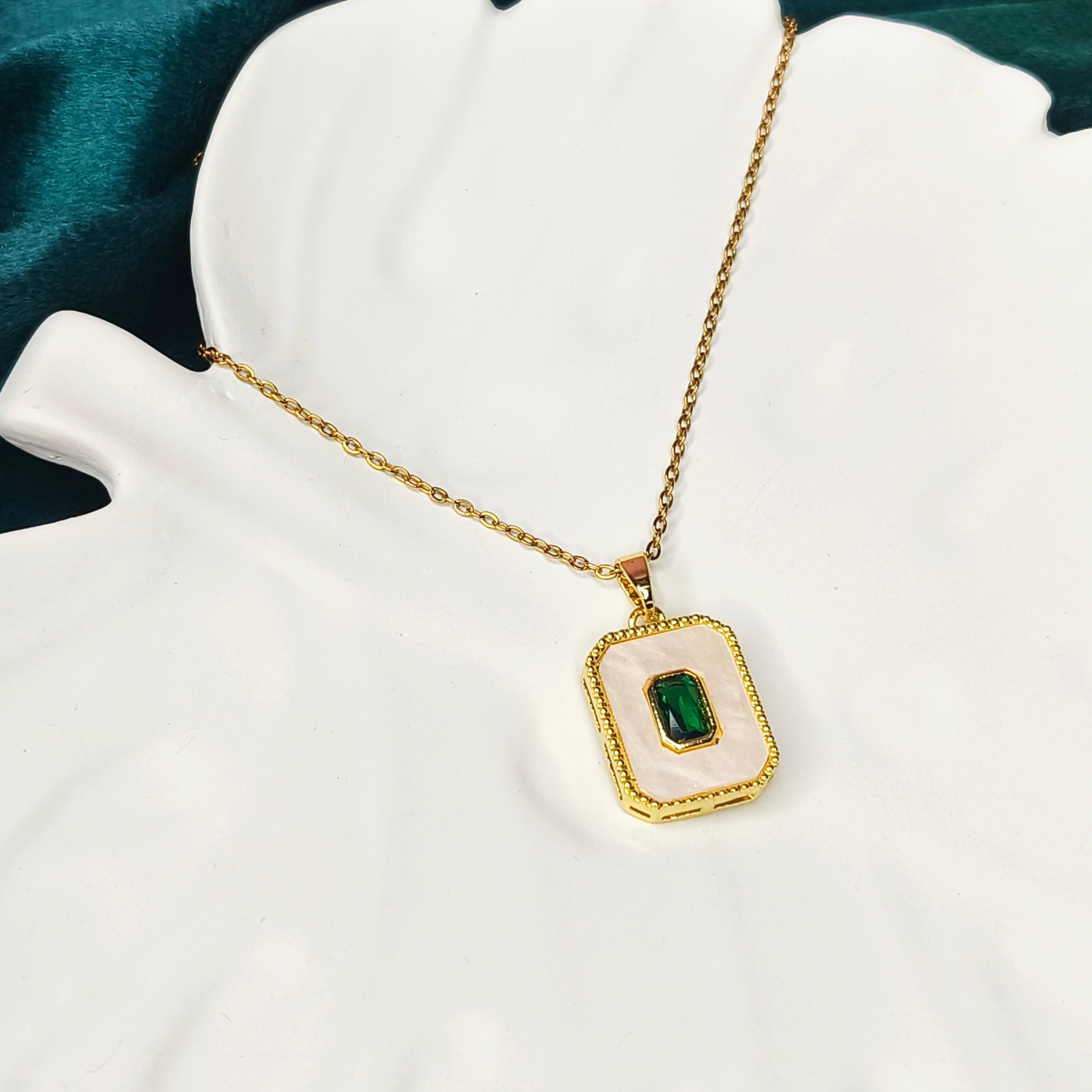 Royal Emerald Frame Necklace