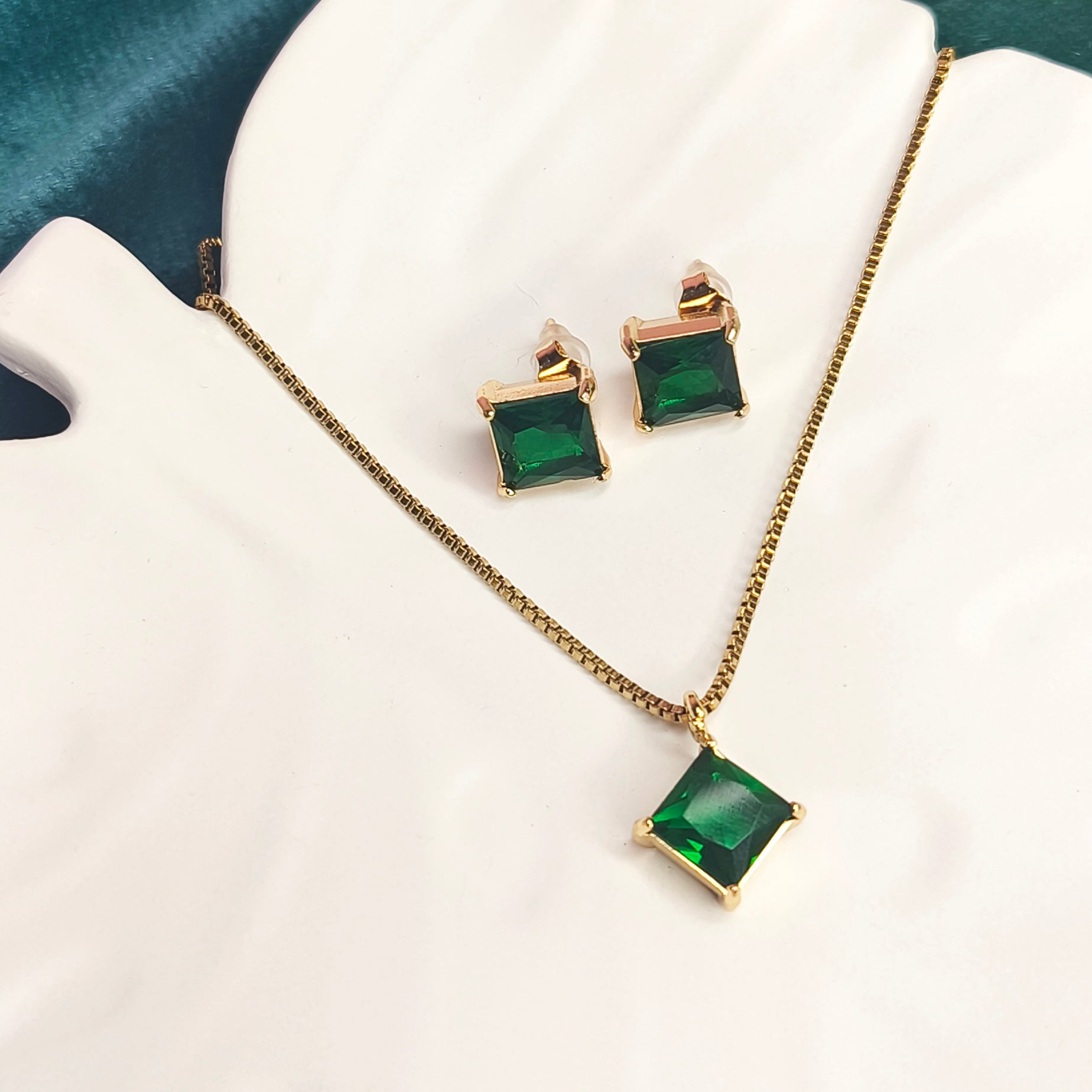 Emerald Royale Necklace Set