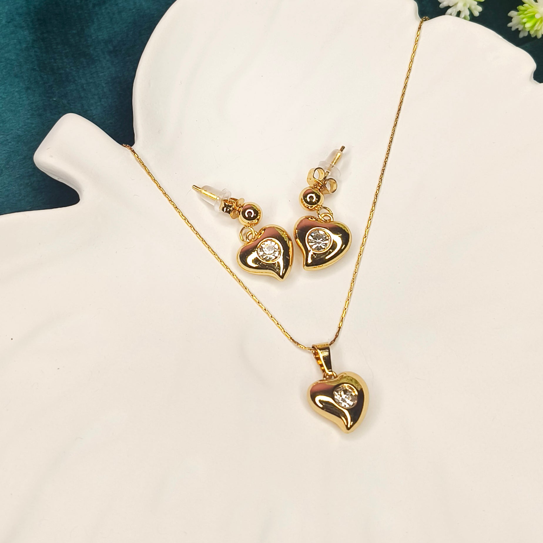 Golden Heartline Crystal Necklace Set