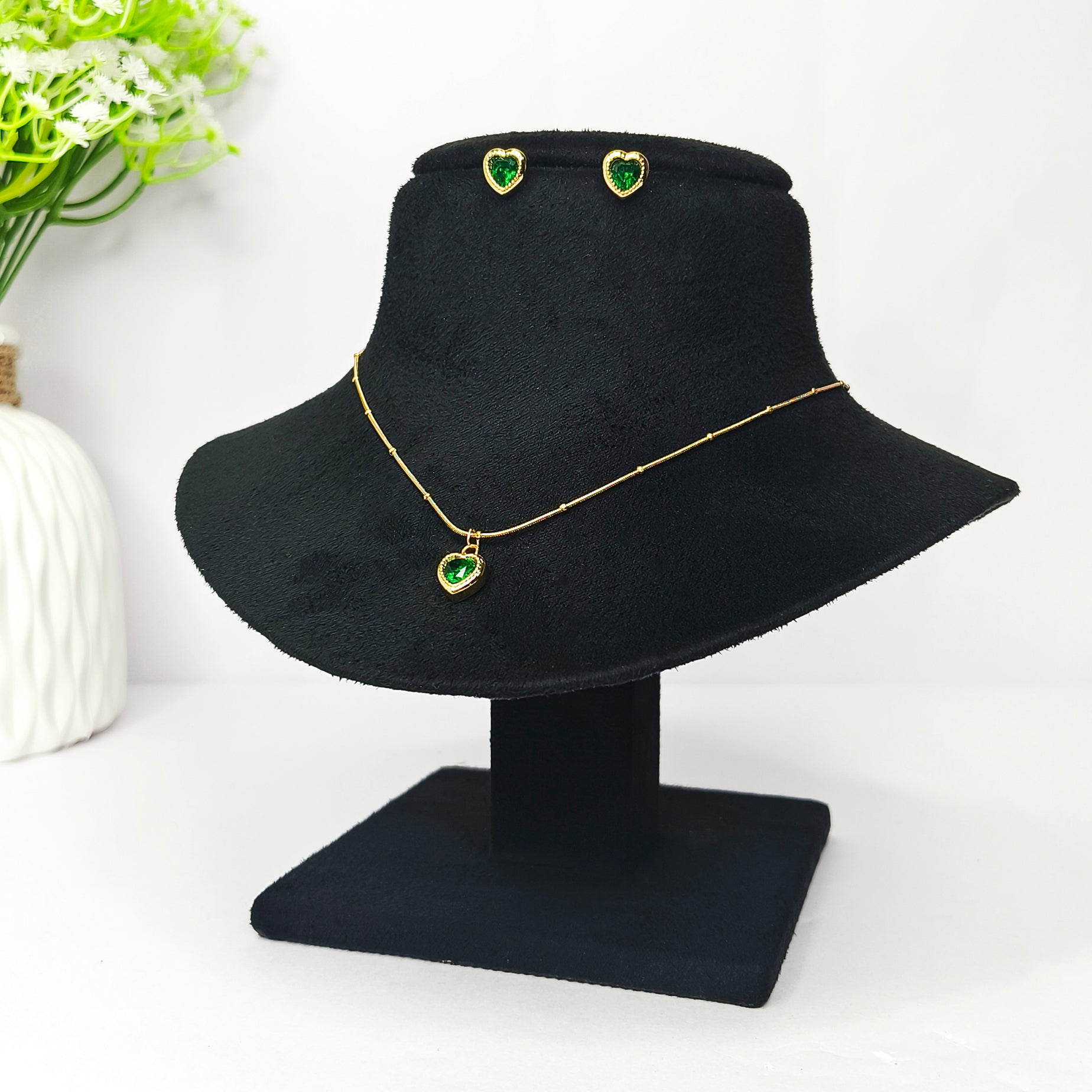 Emerald Heartline Necklace Set