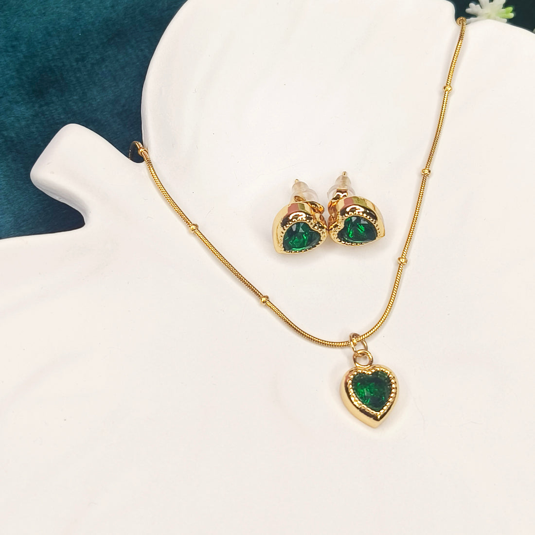 Emerald Heartline Necklace Set