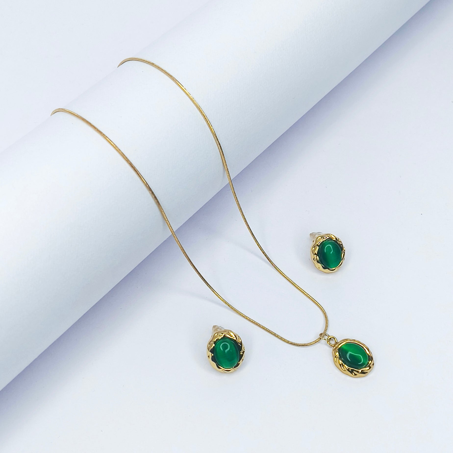Emerald Oval Grace Necklace Set
