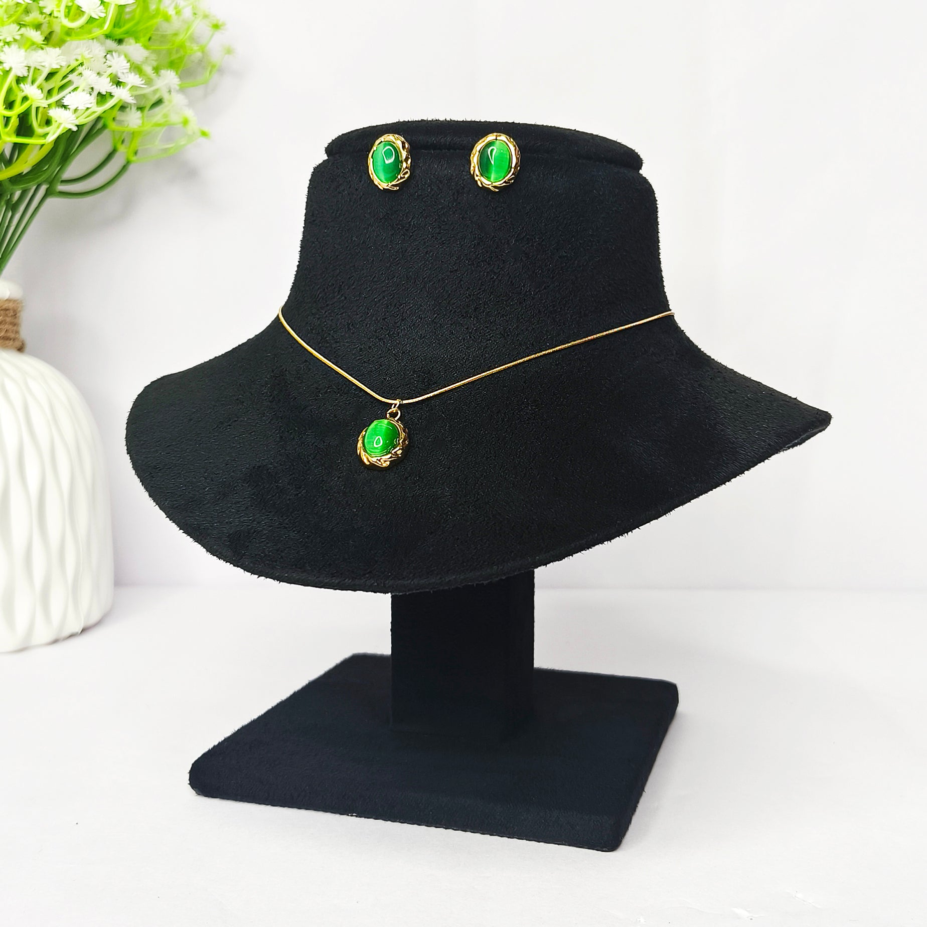 Emerald Oval Grace Necklace Set