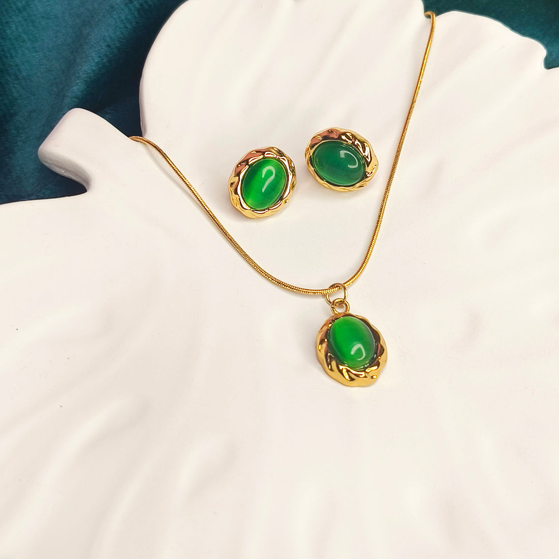 Emerald Oval Grace Necklace Set