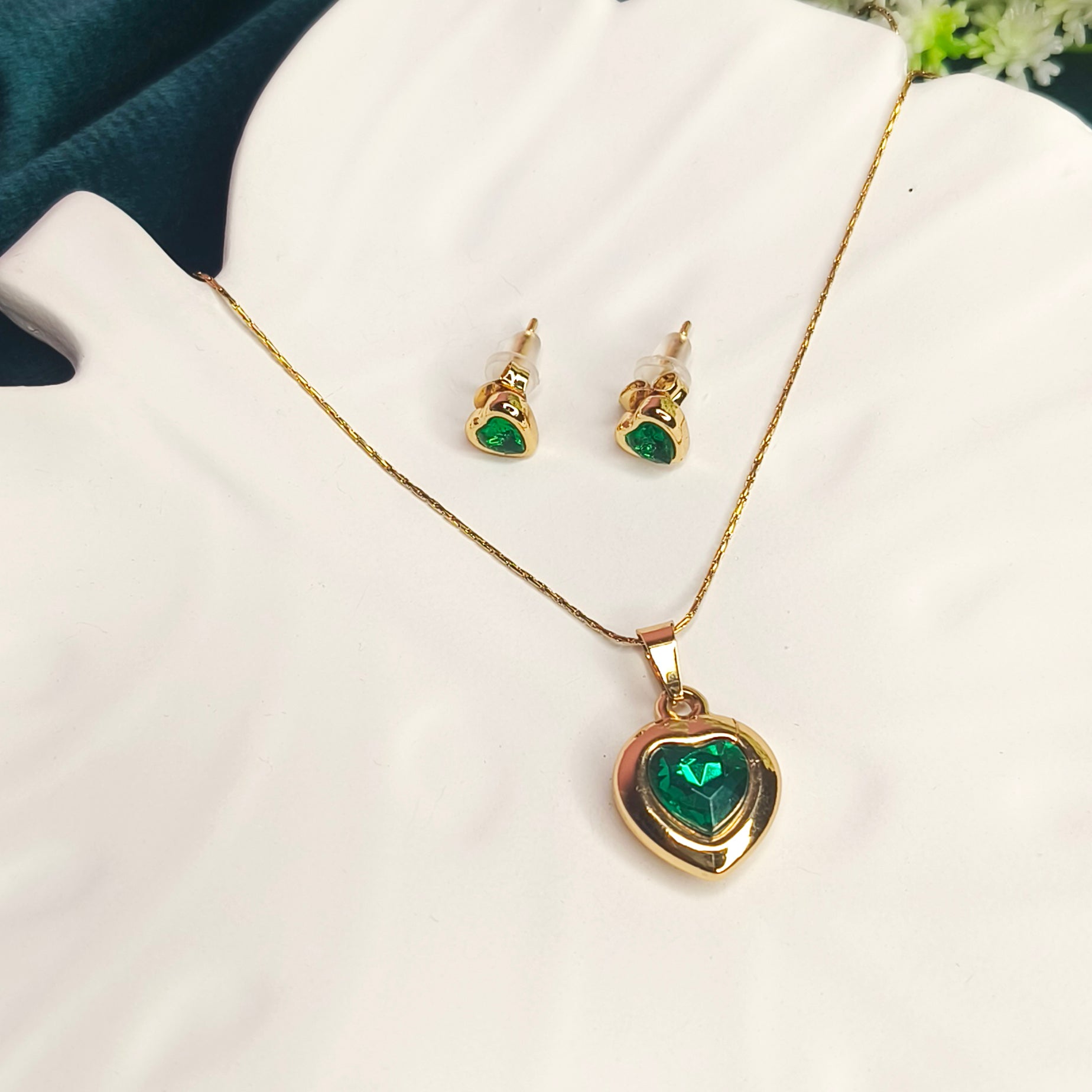 Emerald Grace Heart Necklace Set