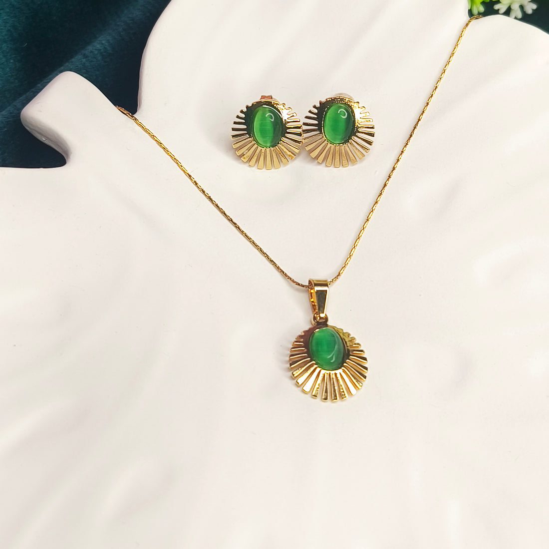 Emerald Royale Radiance Set