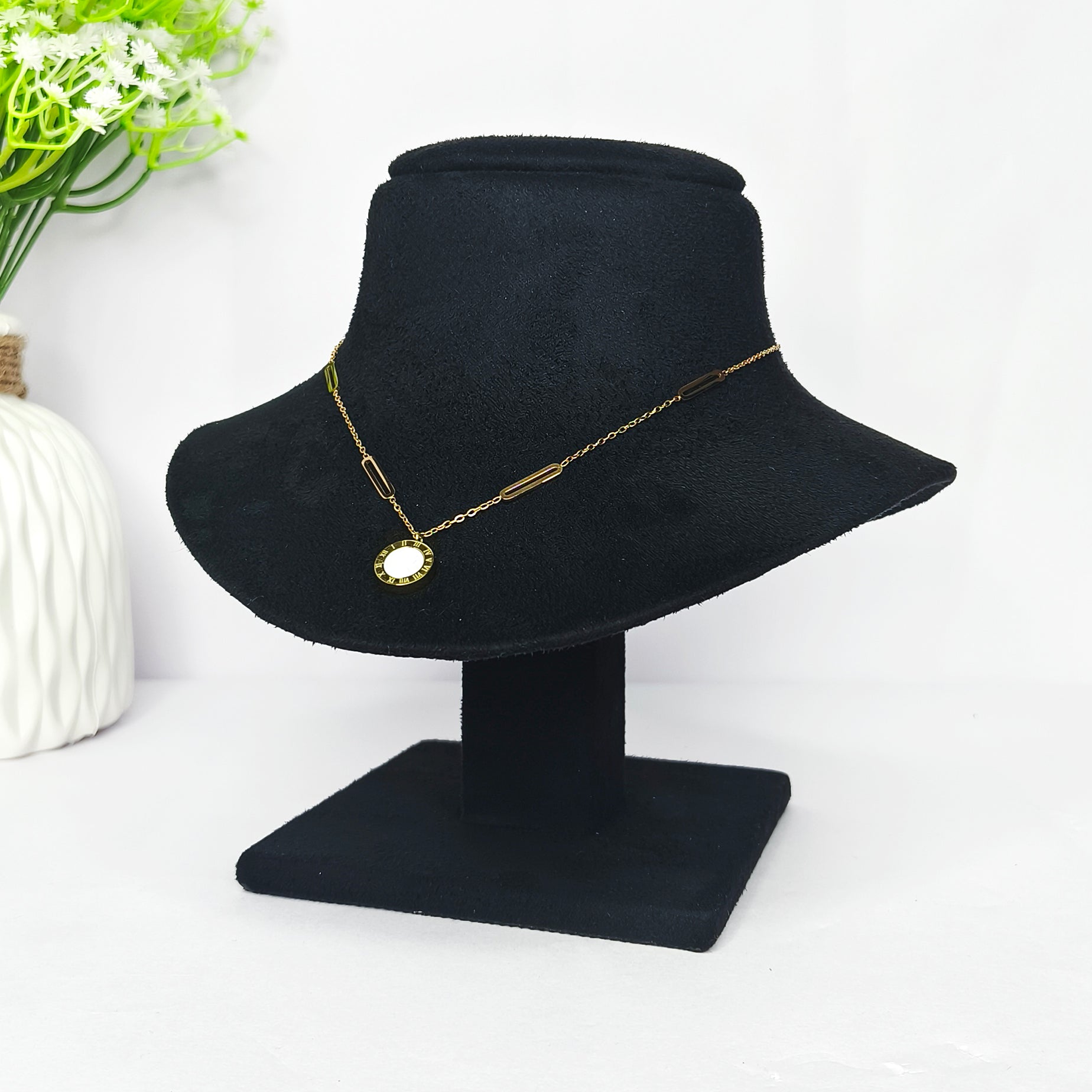 Roman Noir Pendant Necklace