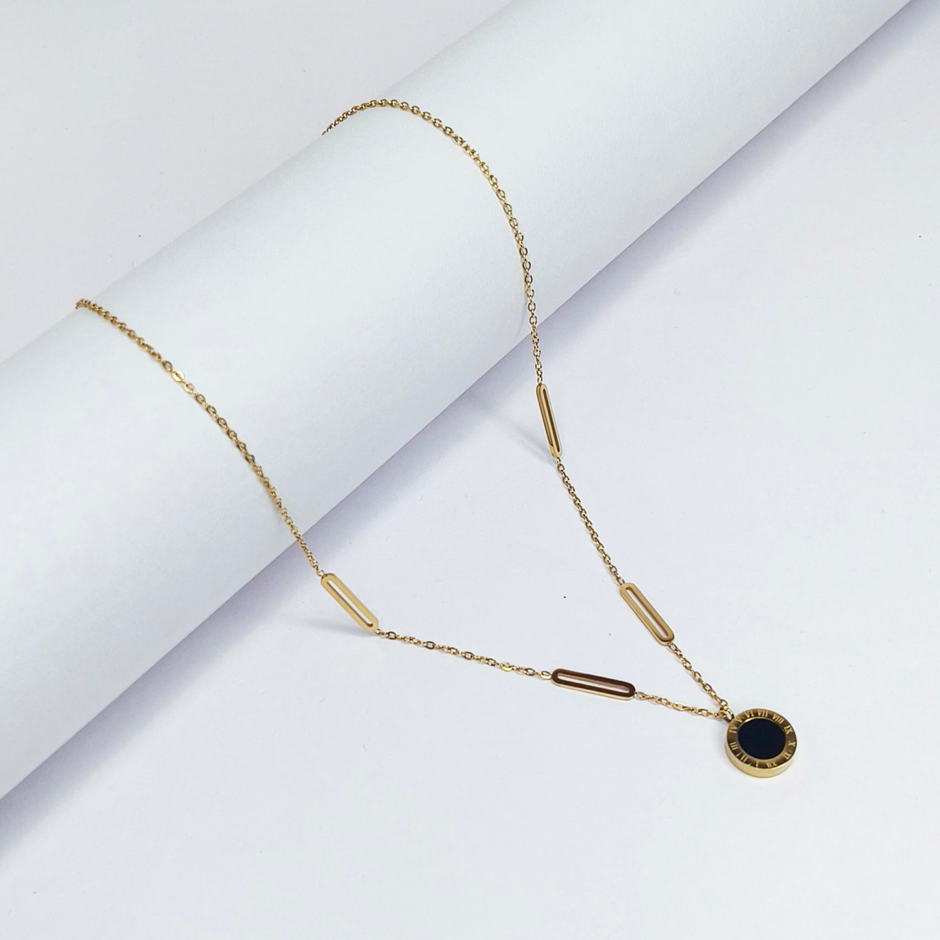 Roman Noir Pendant Necklace
